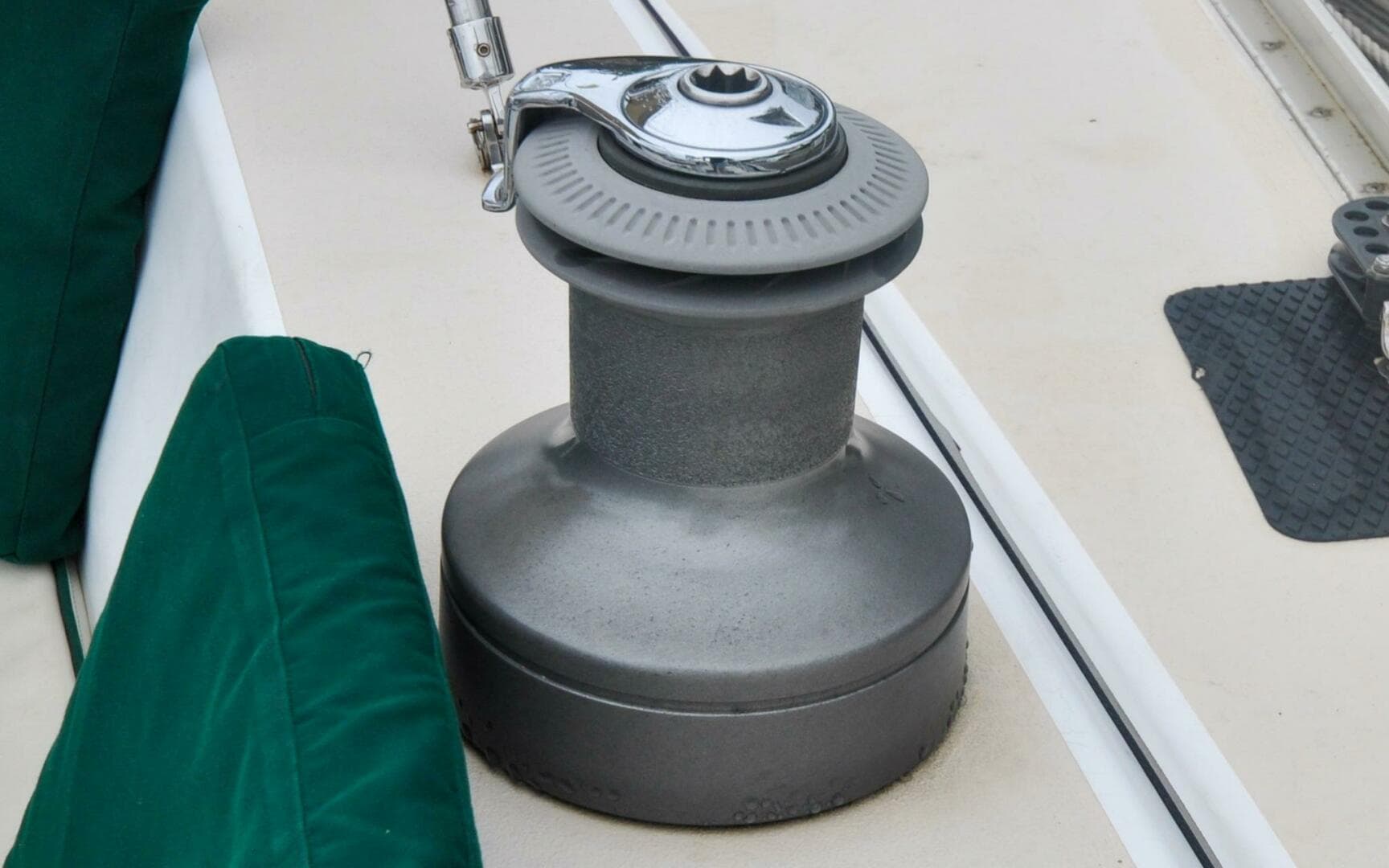 J/42 - Canty - Cockpit - Secondary Winch