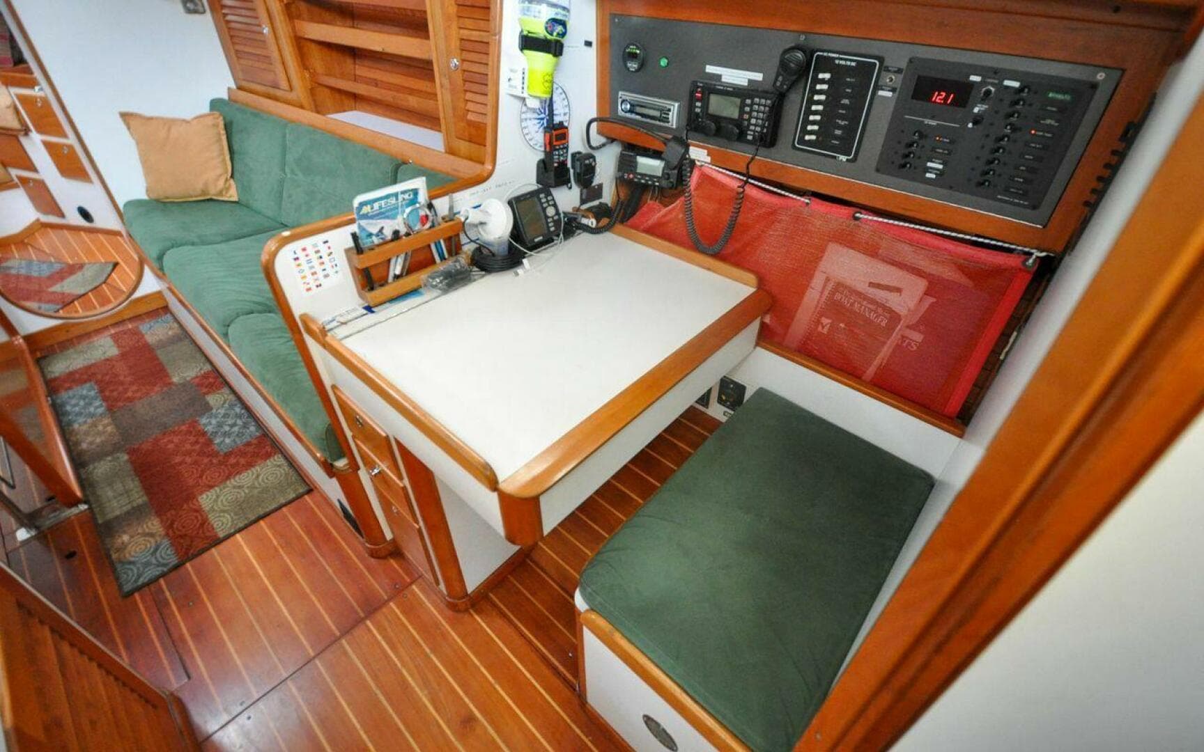 J/42 - Canty - Navigation Station