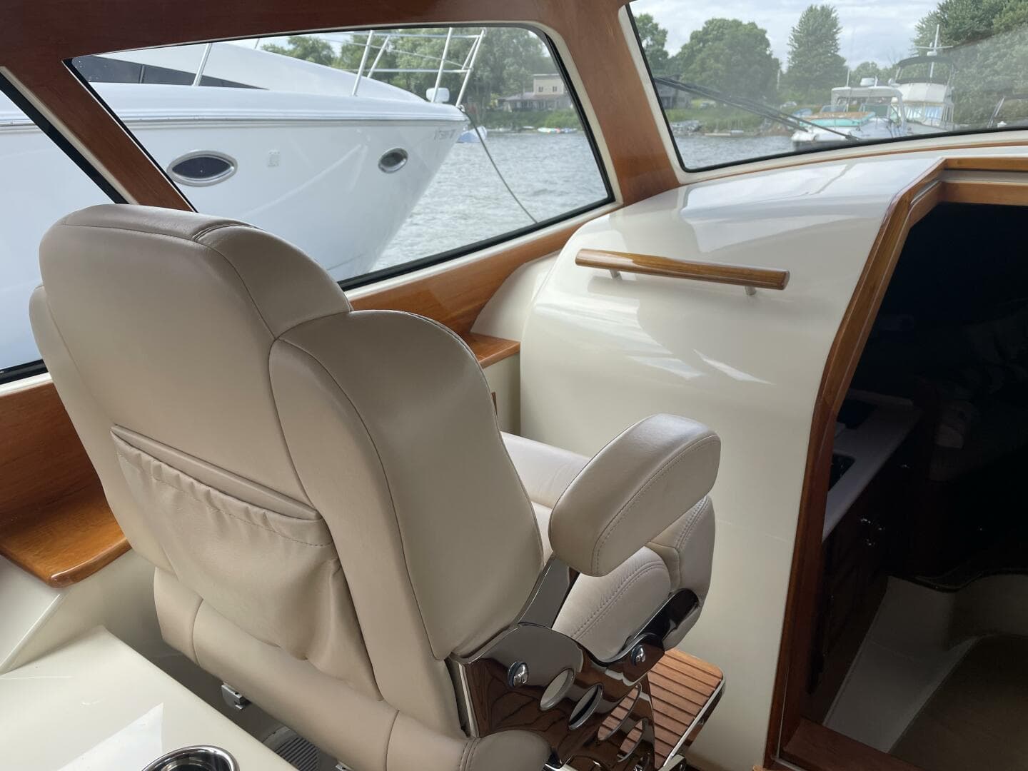 2012 Hinckley Talaria 38