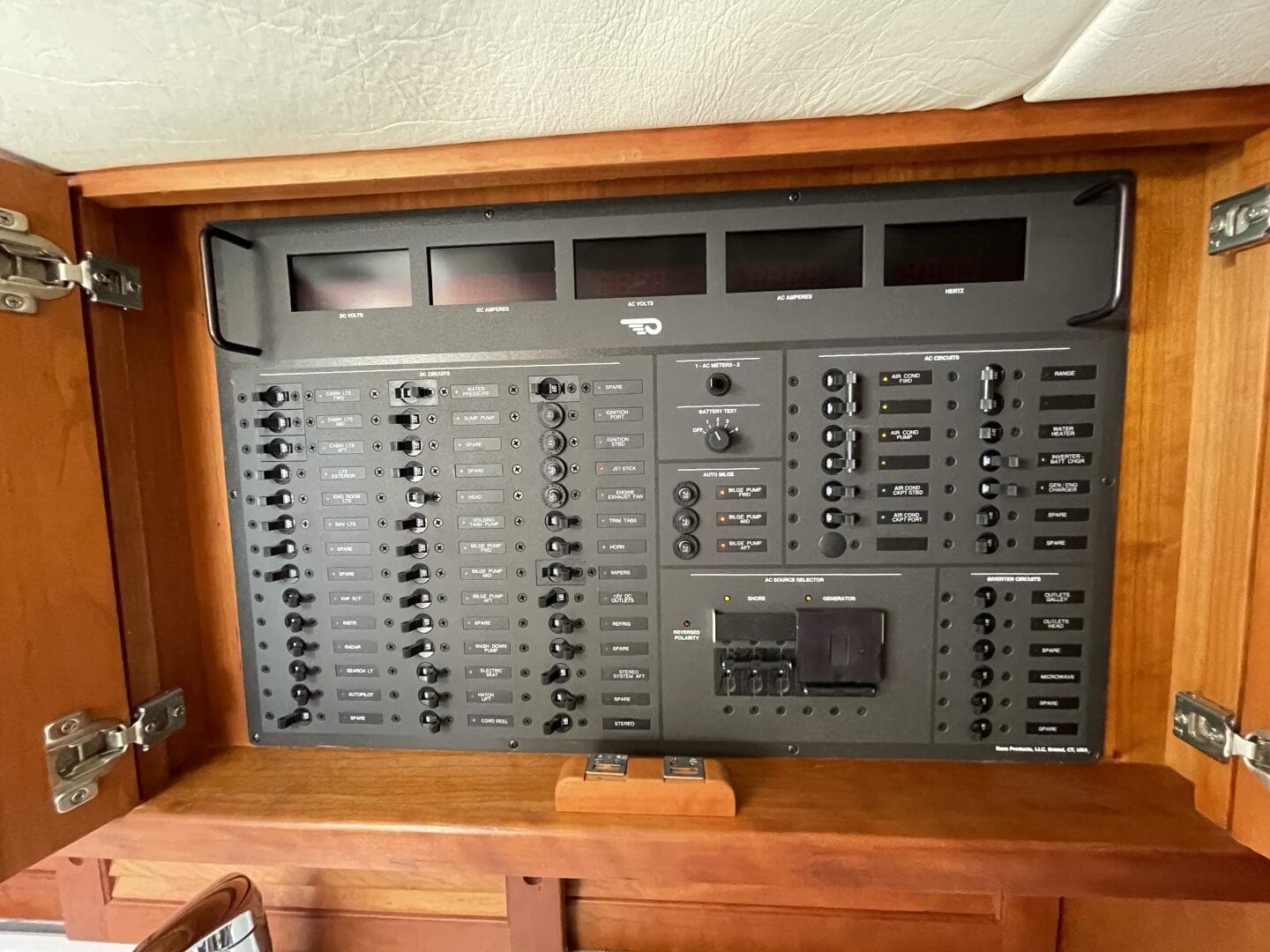 2012 Hinckley Talaria 38