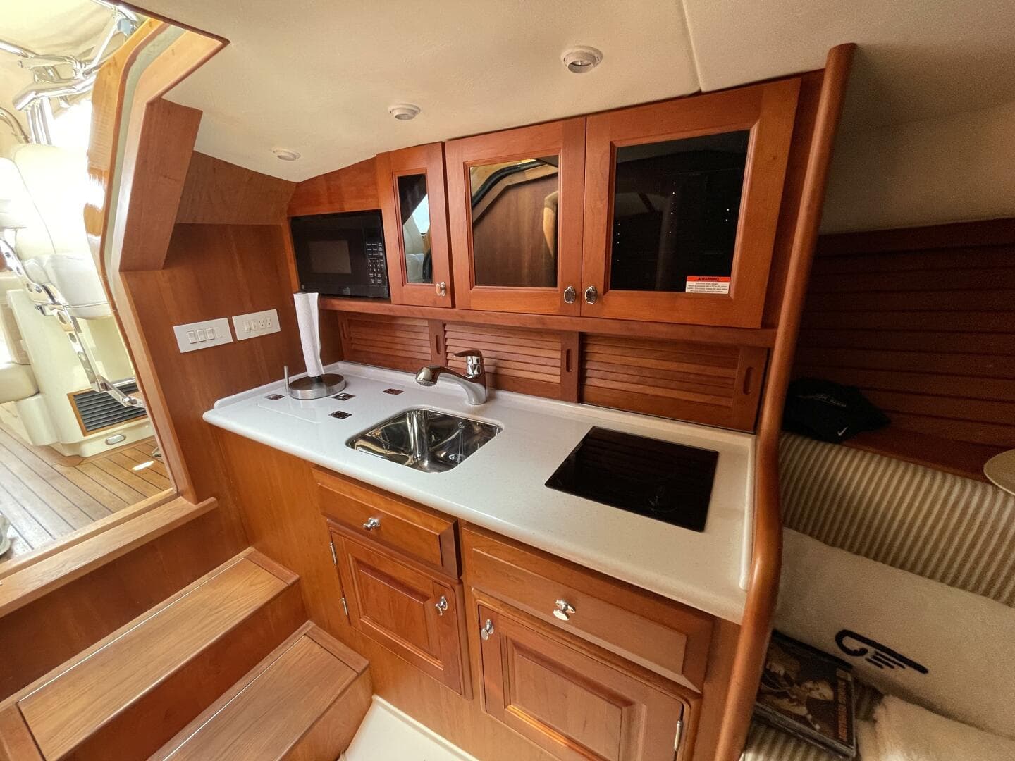 2012 Hinckley Talaria 38