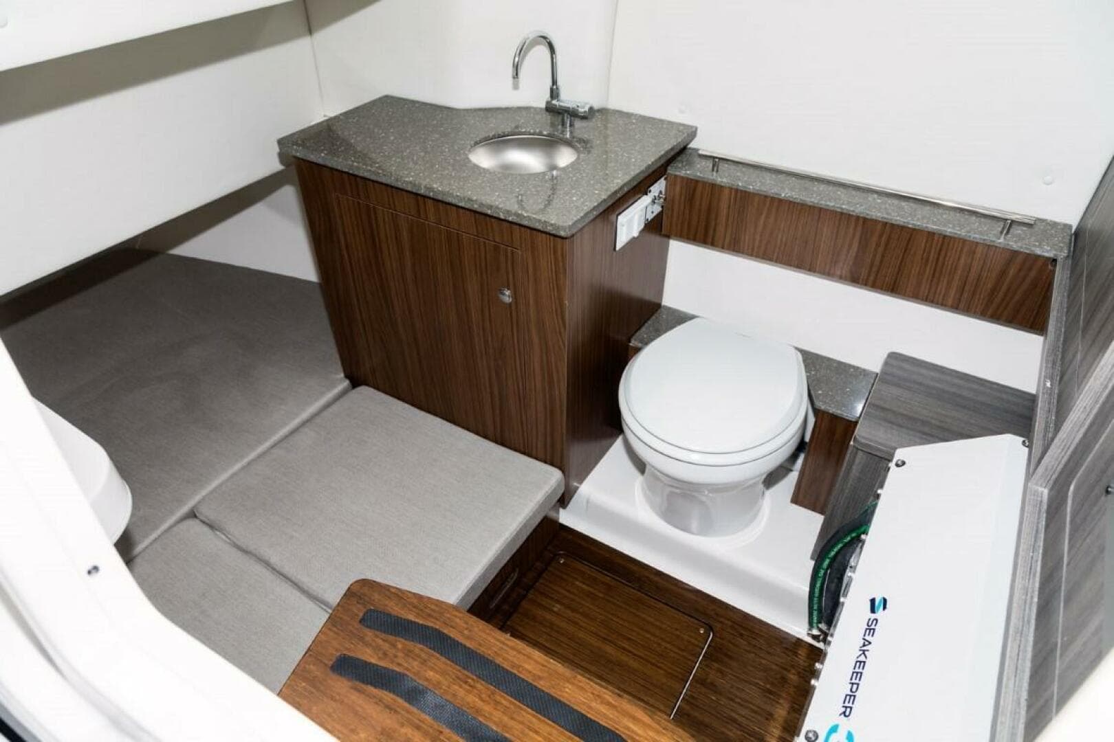 2025 Wellcraft 352 Fisherman