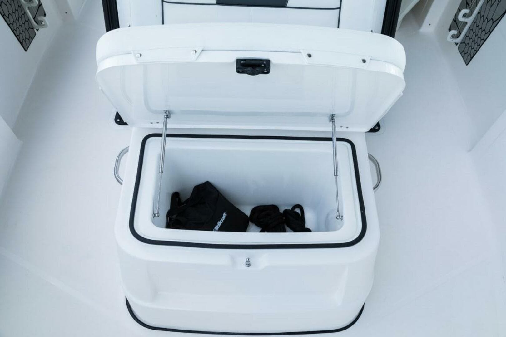 2025 Wellcraft 352 Fisherman