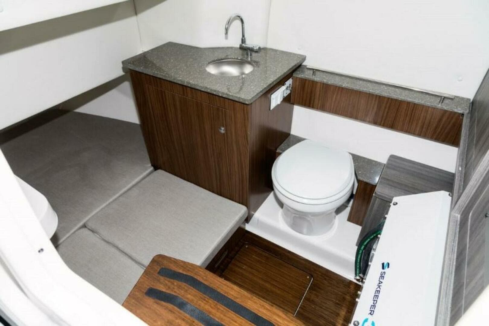 2025 Wellcraft 352 Fisherman