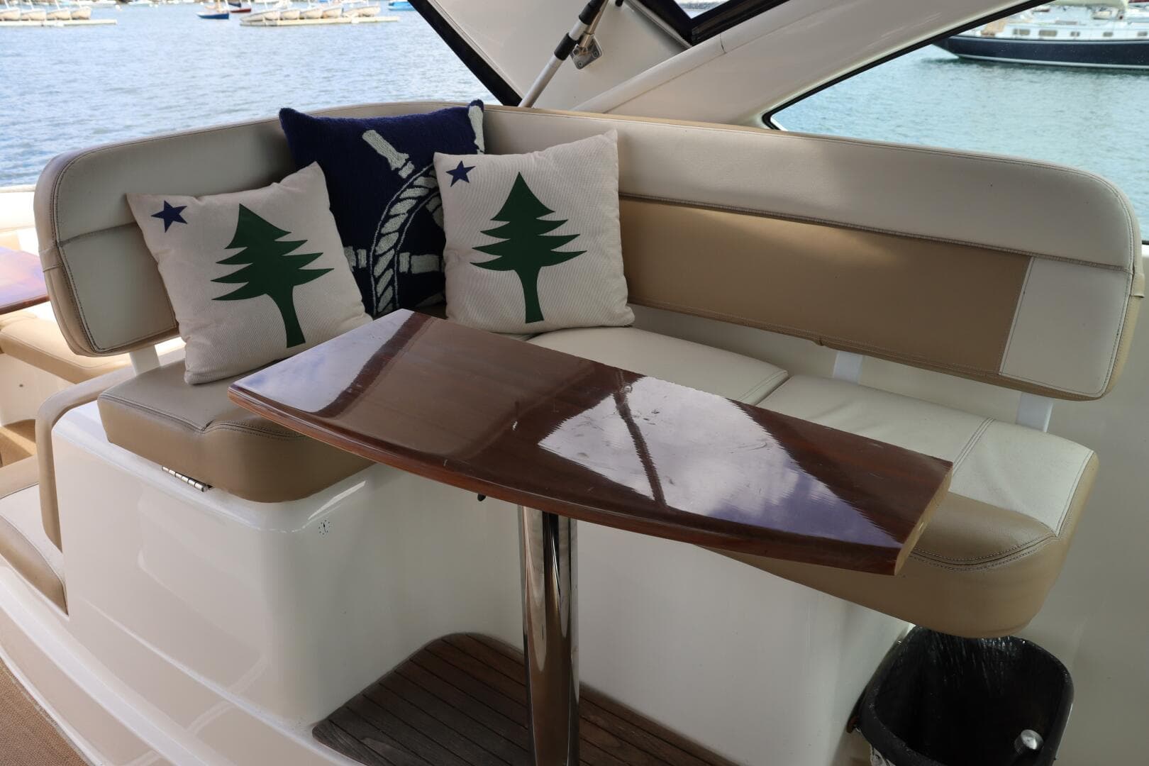 2012 Tiara Yachts 3100 Coronet