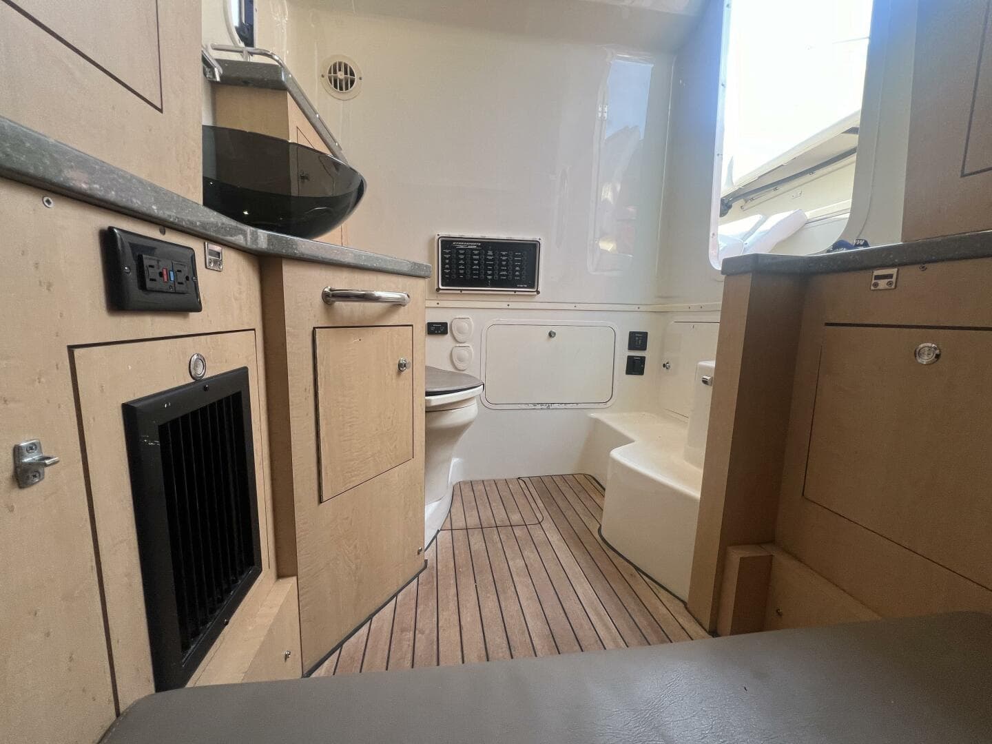 HCB 42 Five Wahoos - Interior