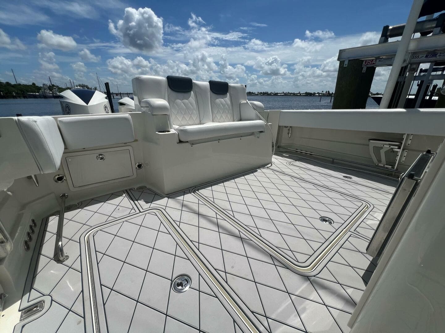 HCB 42 Five Wahoo Seating