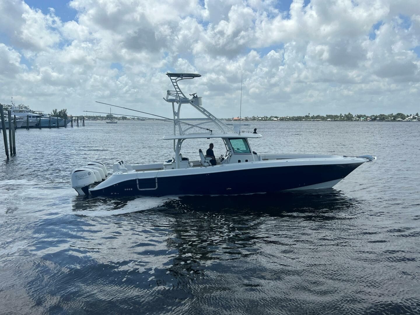 HCB 42 Five Wahoo - Profile