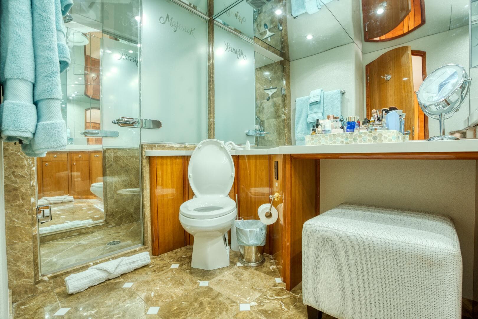 2007 Hatteras Enclosed Bridge