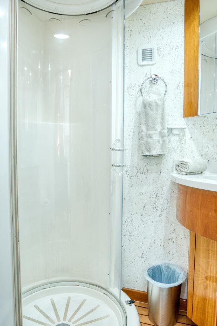 2007 Hatteras Enclosed Bridge