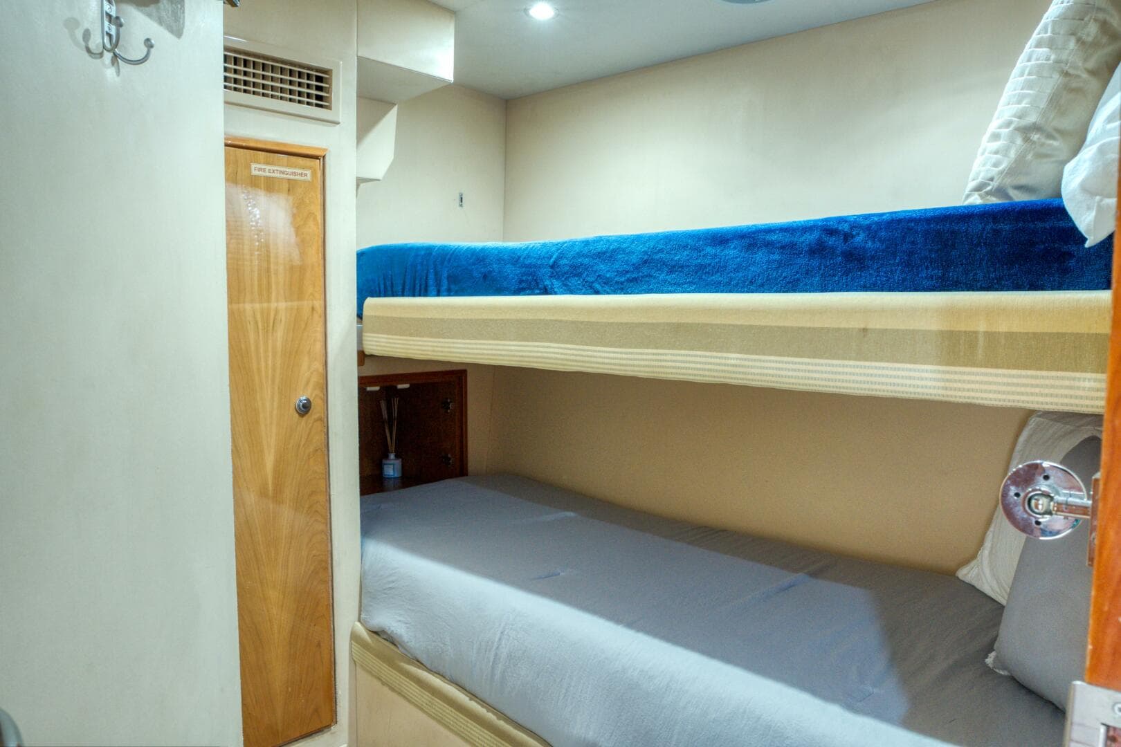 2007 Hatteras Enclosed Bridge