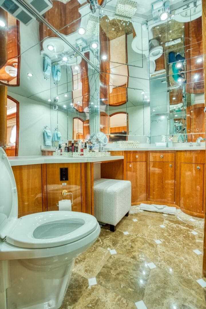 2007 Hatteras Enclosed Bridge