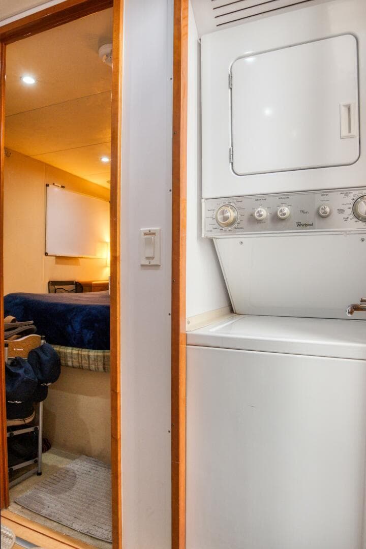 2007 Hatteras Enclosed Bridge