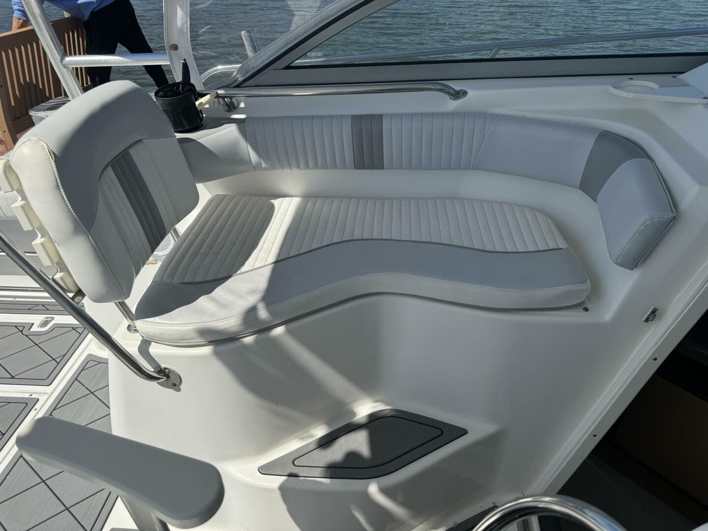 2002 Boston Whaler 275 Conquest