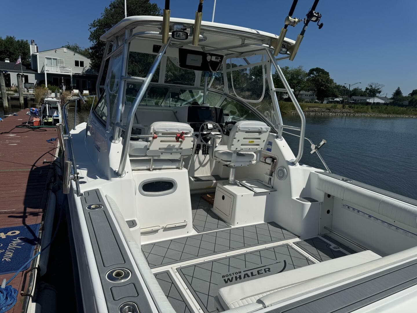 2002 Boston Whaler 275 Conquest