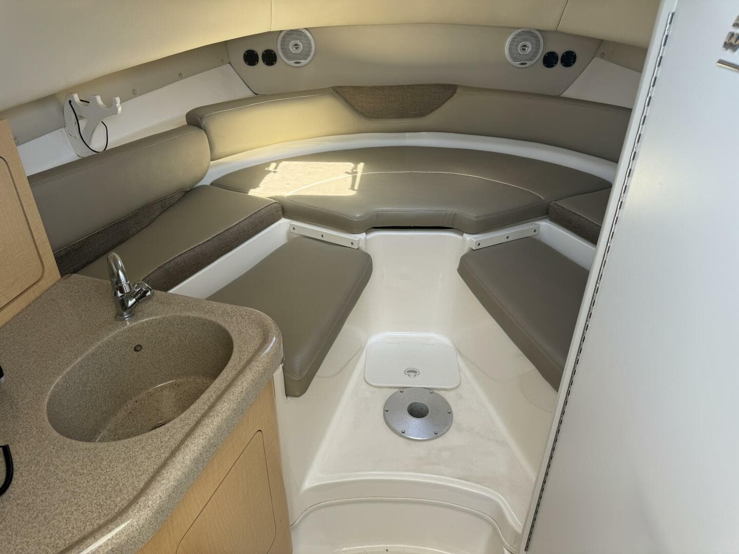 2002 Boston Whaler 275 Conquest