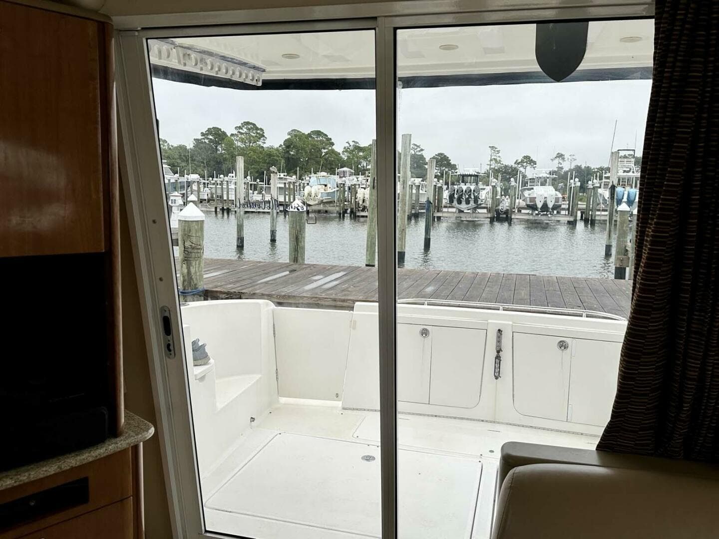 2007 Meridian 411 Sedan