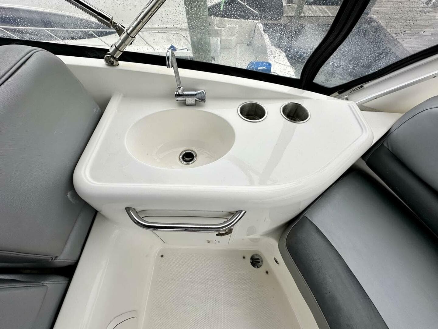 2007 Meridian 411 Sedan