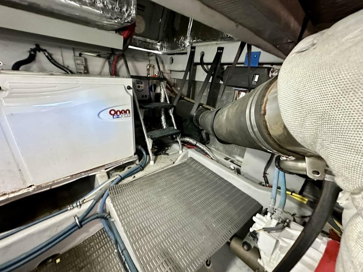 2007 Meridian 411 Sedan