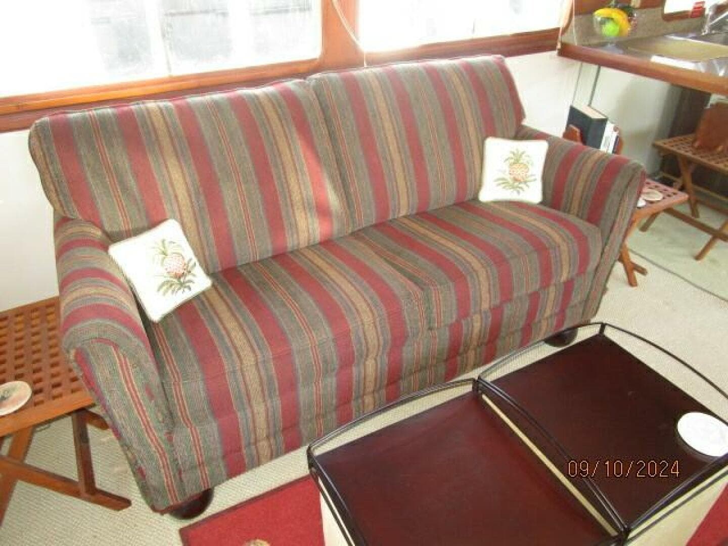 49' DeFever salon port seating