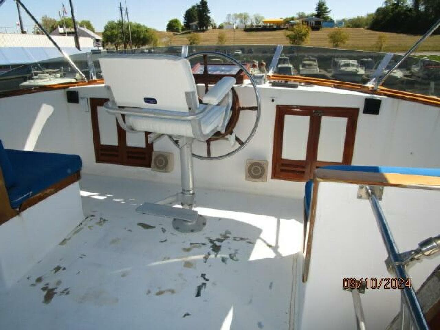 49' DeFever flybridge forward
