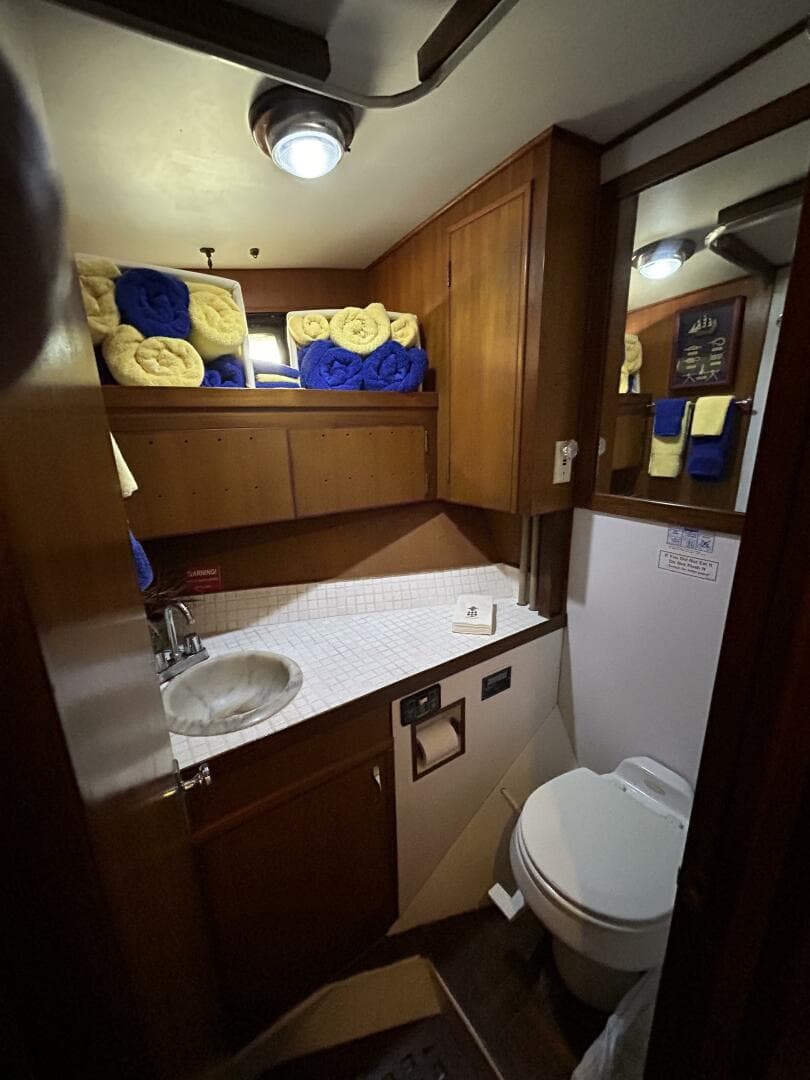 49' DeFever guest stateroom head