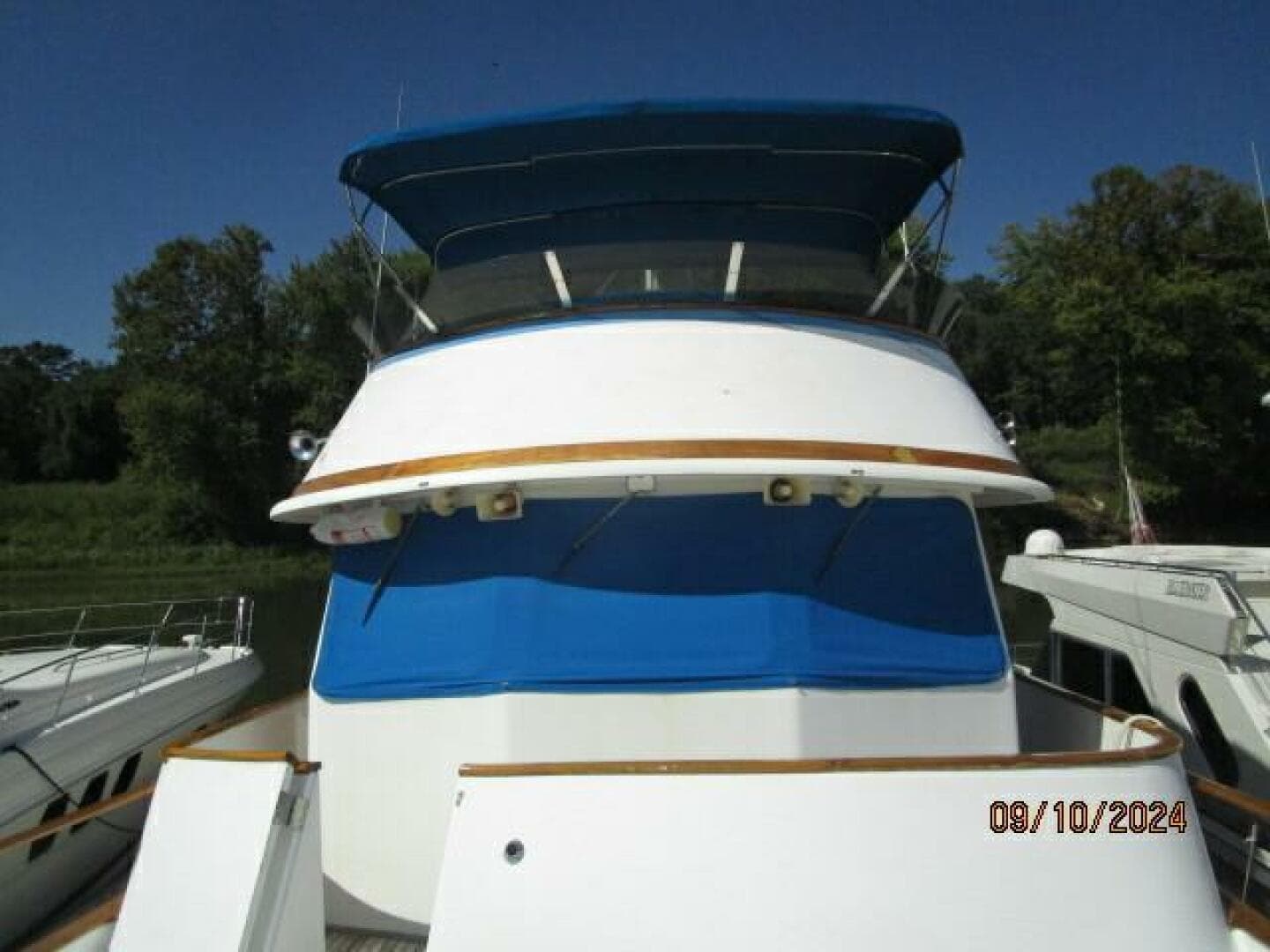 49' DeFever foredeck aft