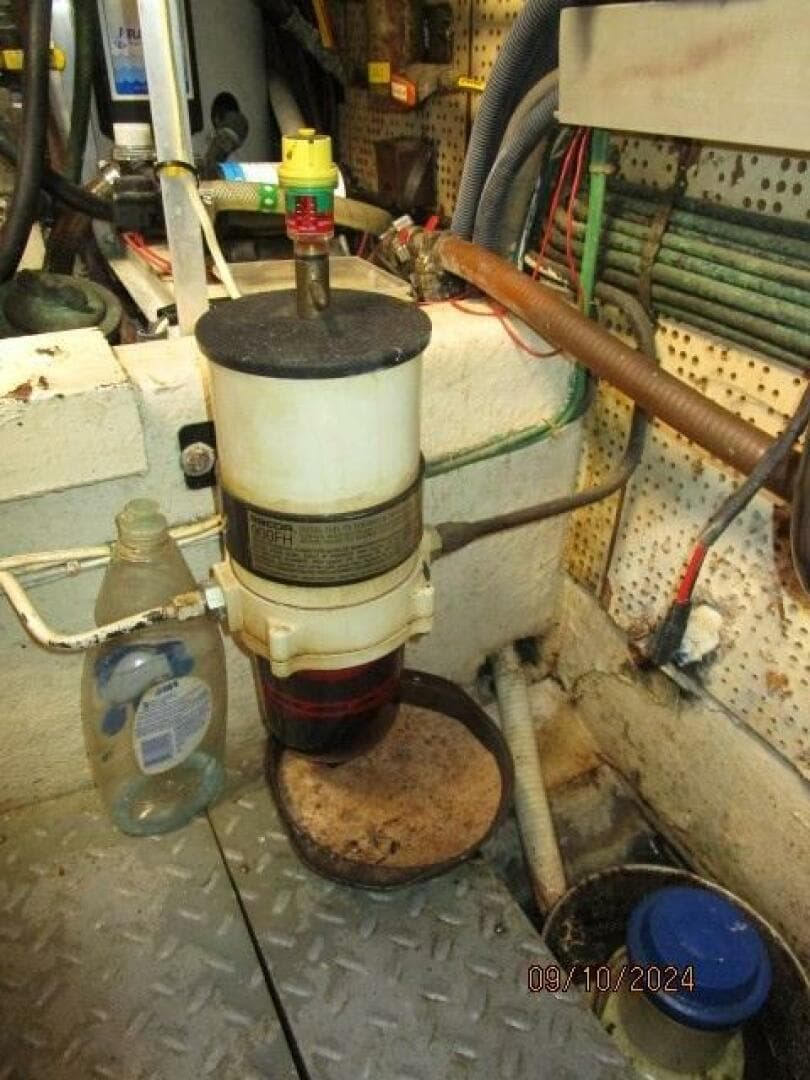 49' DeFever port Racor fuel filter