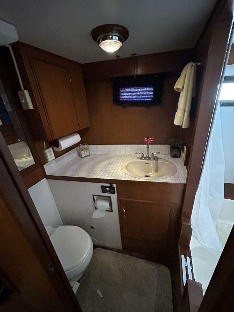 49' DeFever master stateroom head