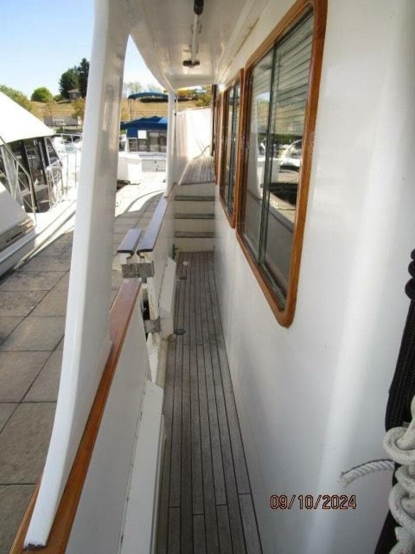 49' DeFever port side deck2
