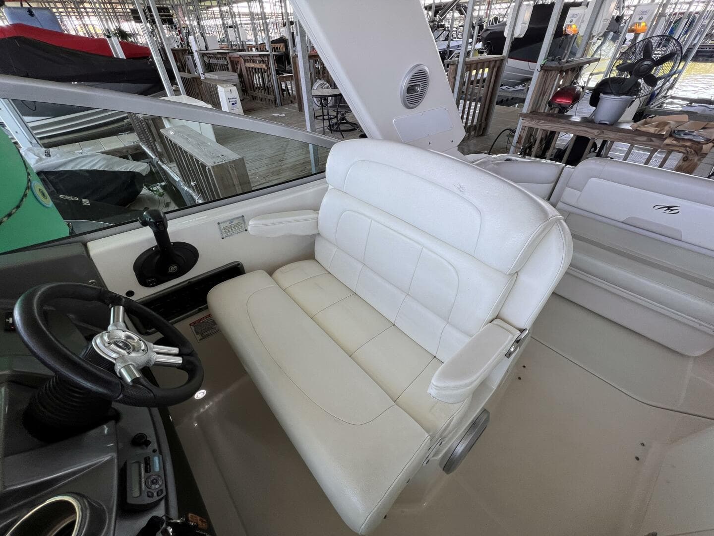 27.4 Cockpit Pilot Seat 3