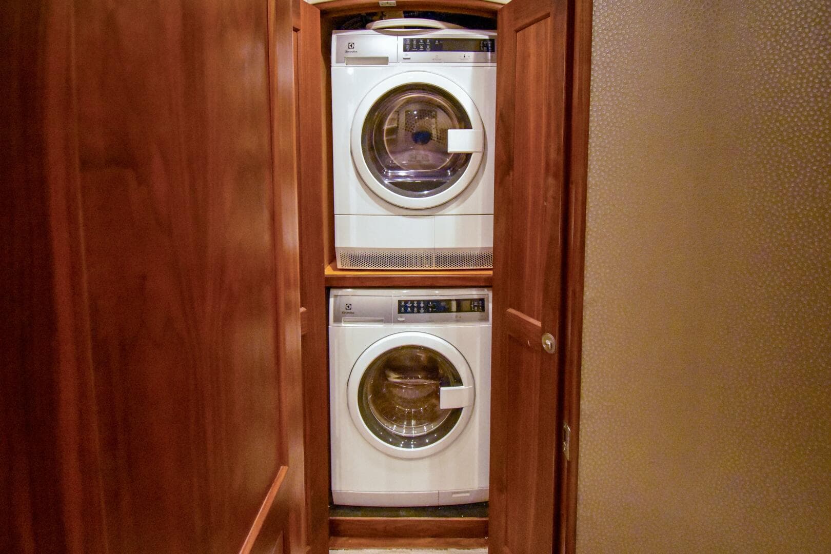 1991 Monterey 65 Convertible Emma Ruth