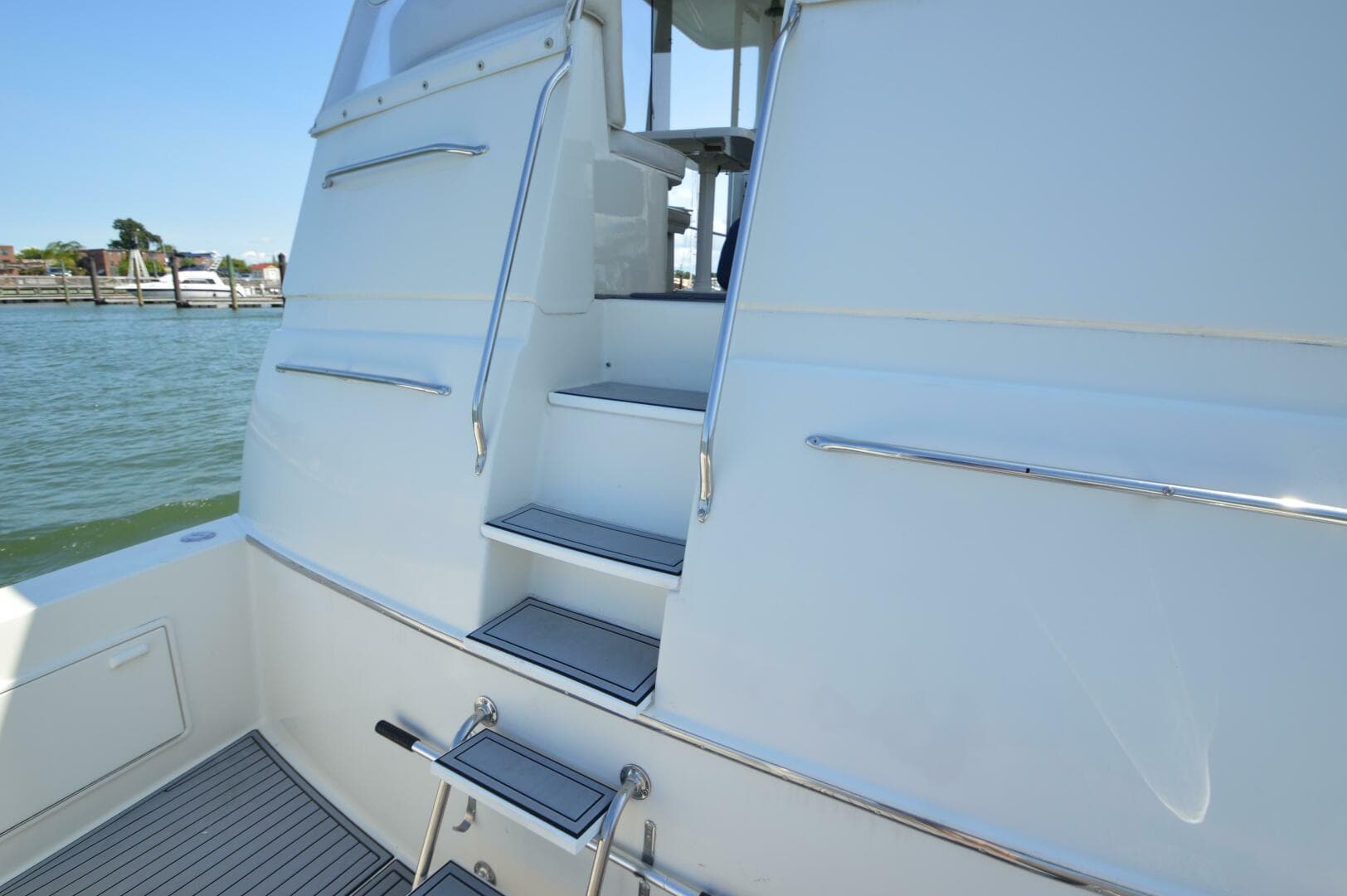1995 Ocean 48 Cockpit Motor Yacht
