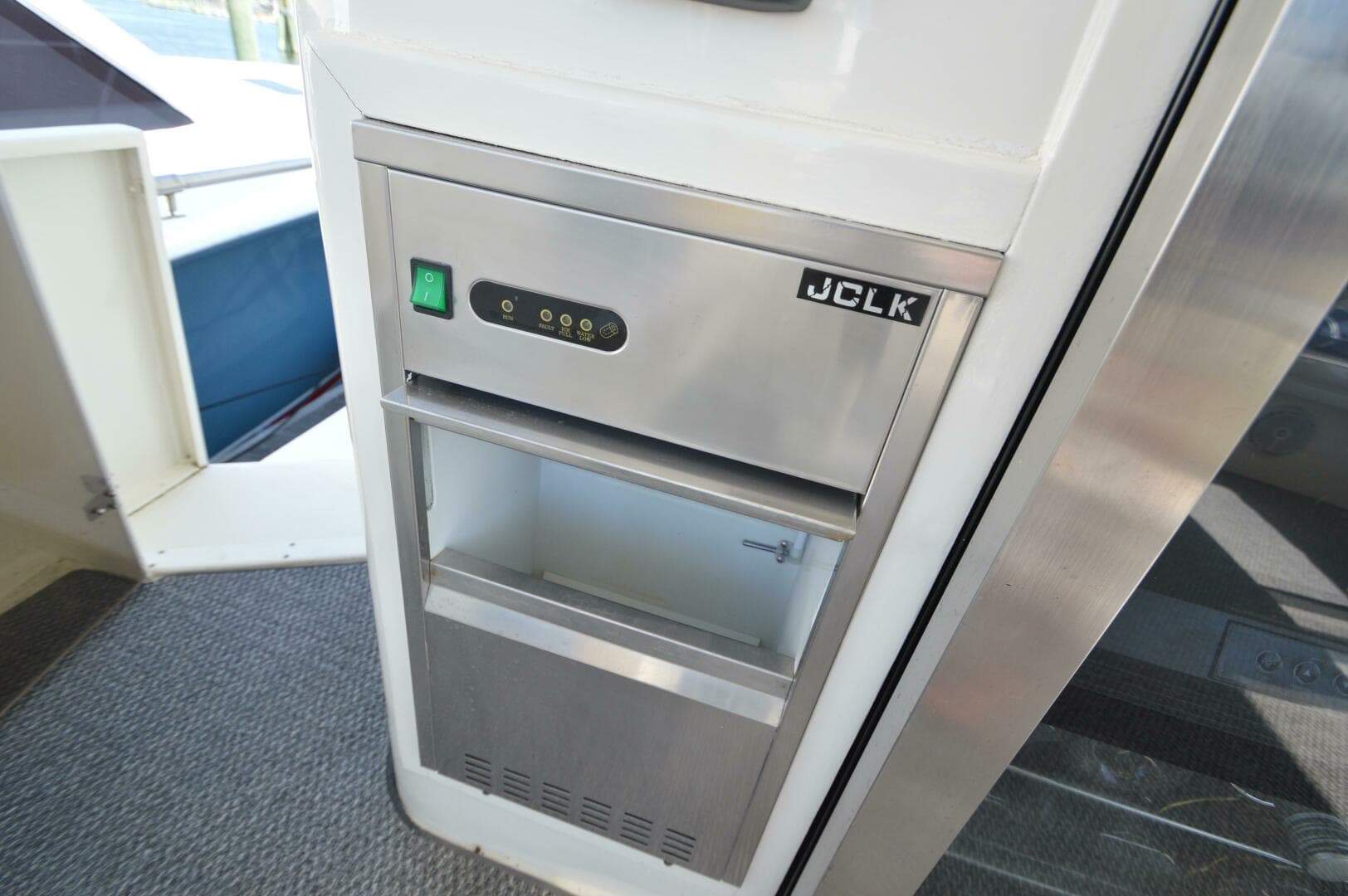 1995 Ocean 48 Cockpit Motor Yacht