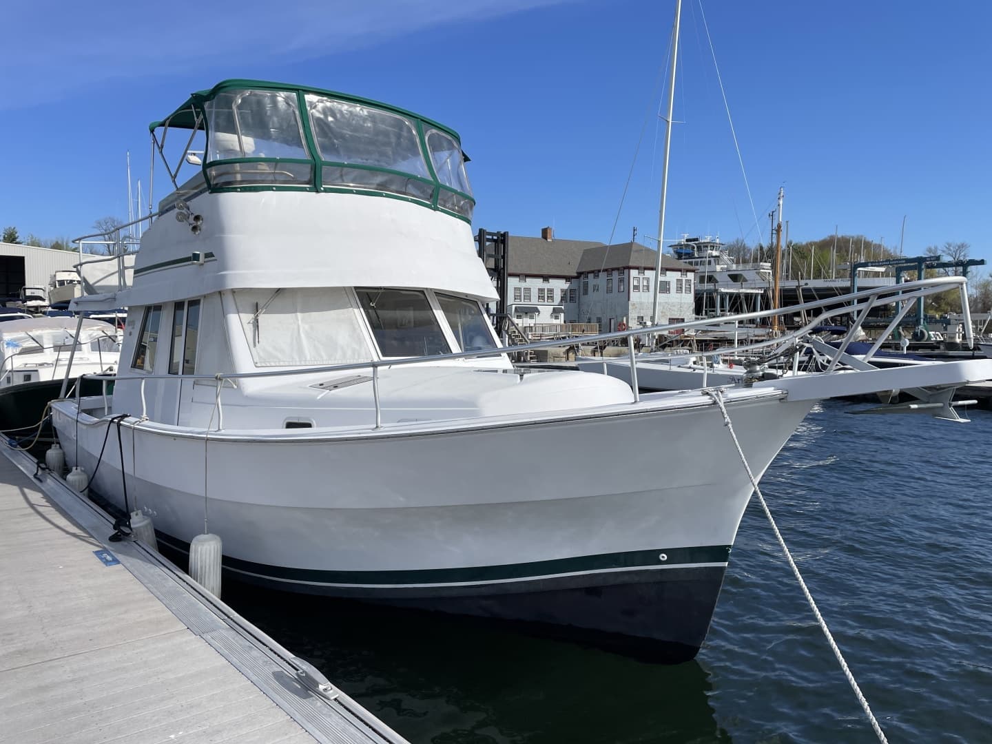 2000 Mainship 390