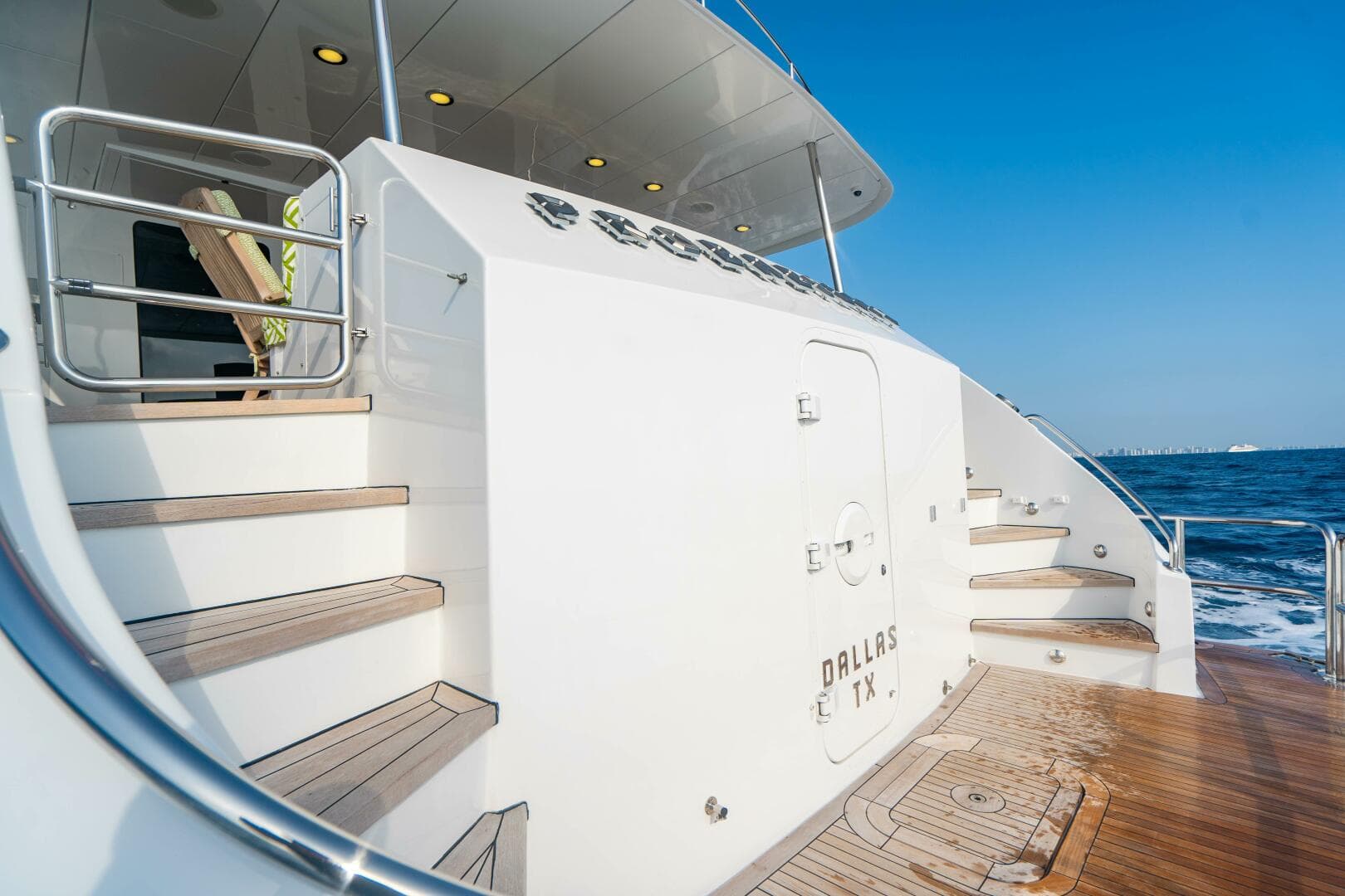 2005 Hatteras 100 Motor Yacht