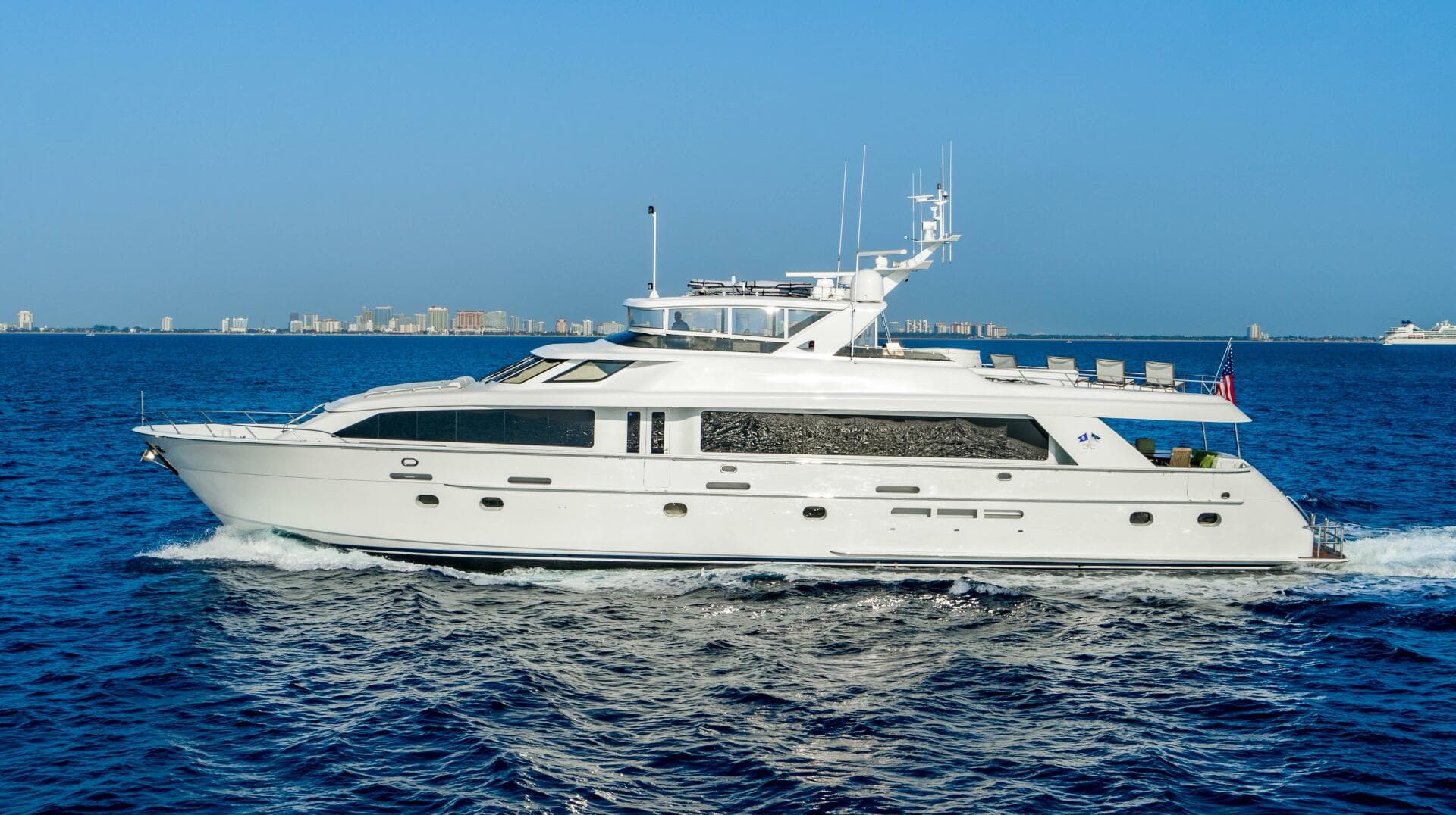 2005 Hatteras 100 Motor Yacht