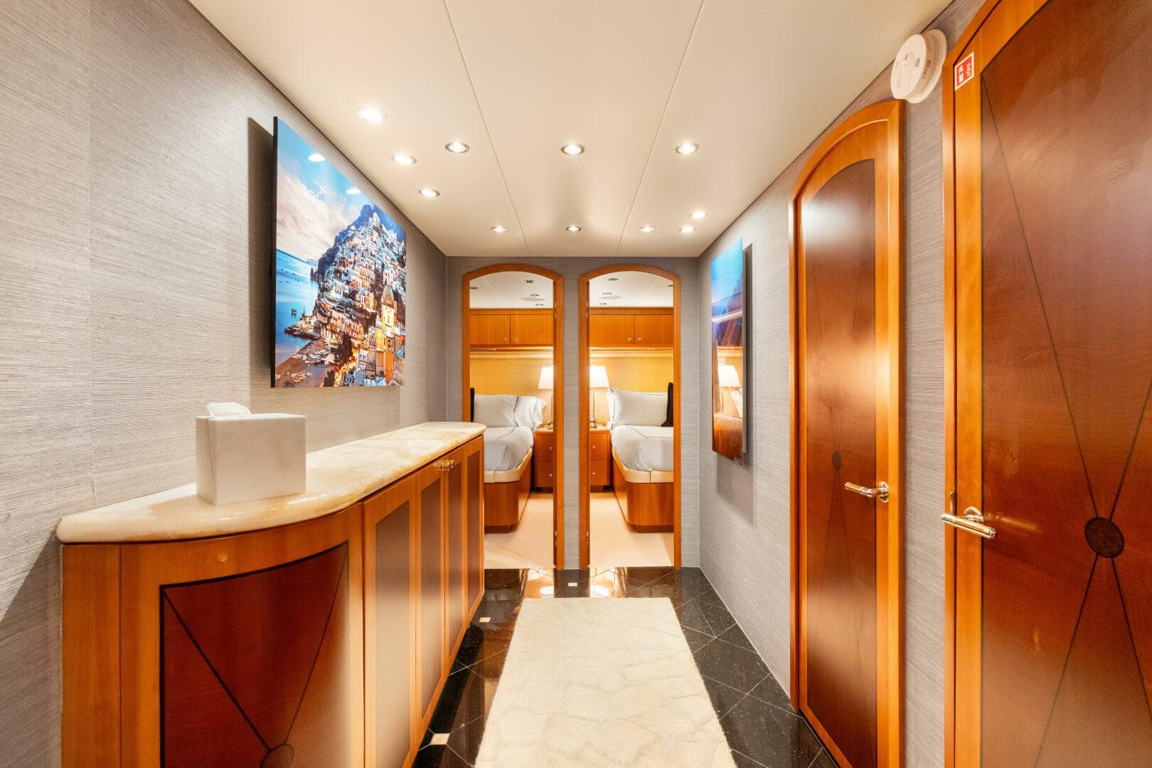 2005 Hatteras 100 Motor Yacht