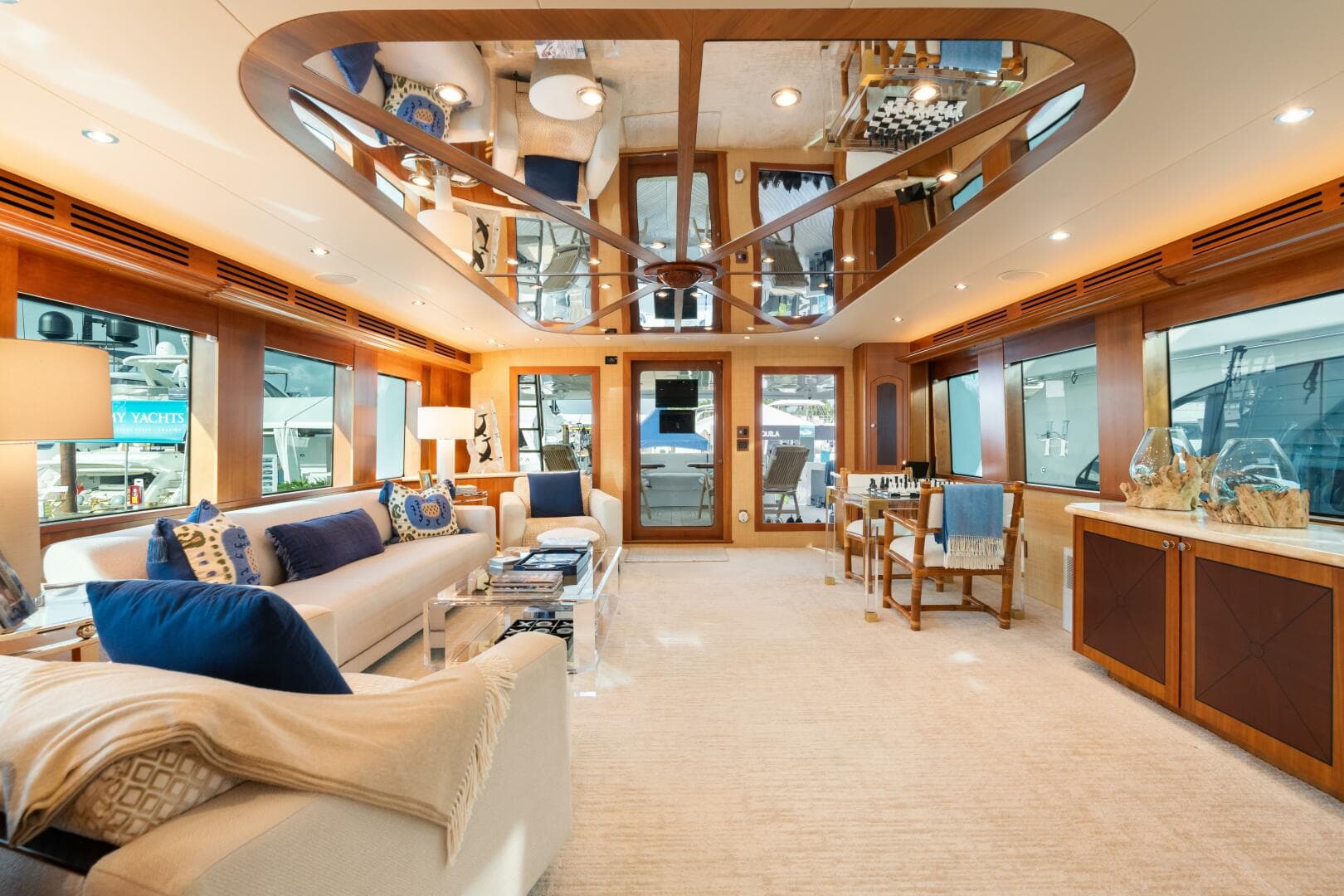 2005 Hatteras 100 Motor Yacht