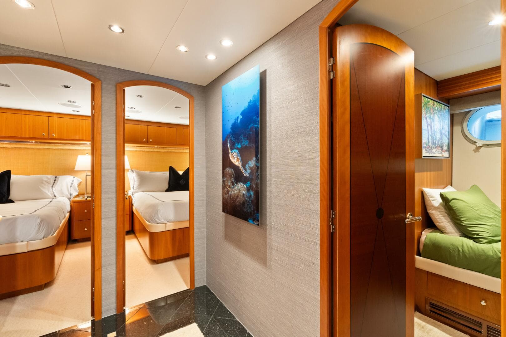 2005 Hatteras 100 Motor Yacht