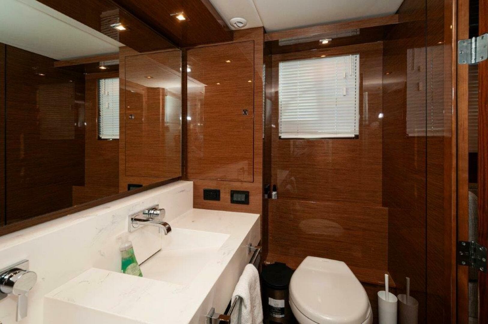 2020 Cruisers Yachts- HARPER BELL- Master Head