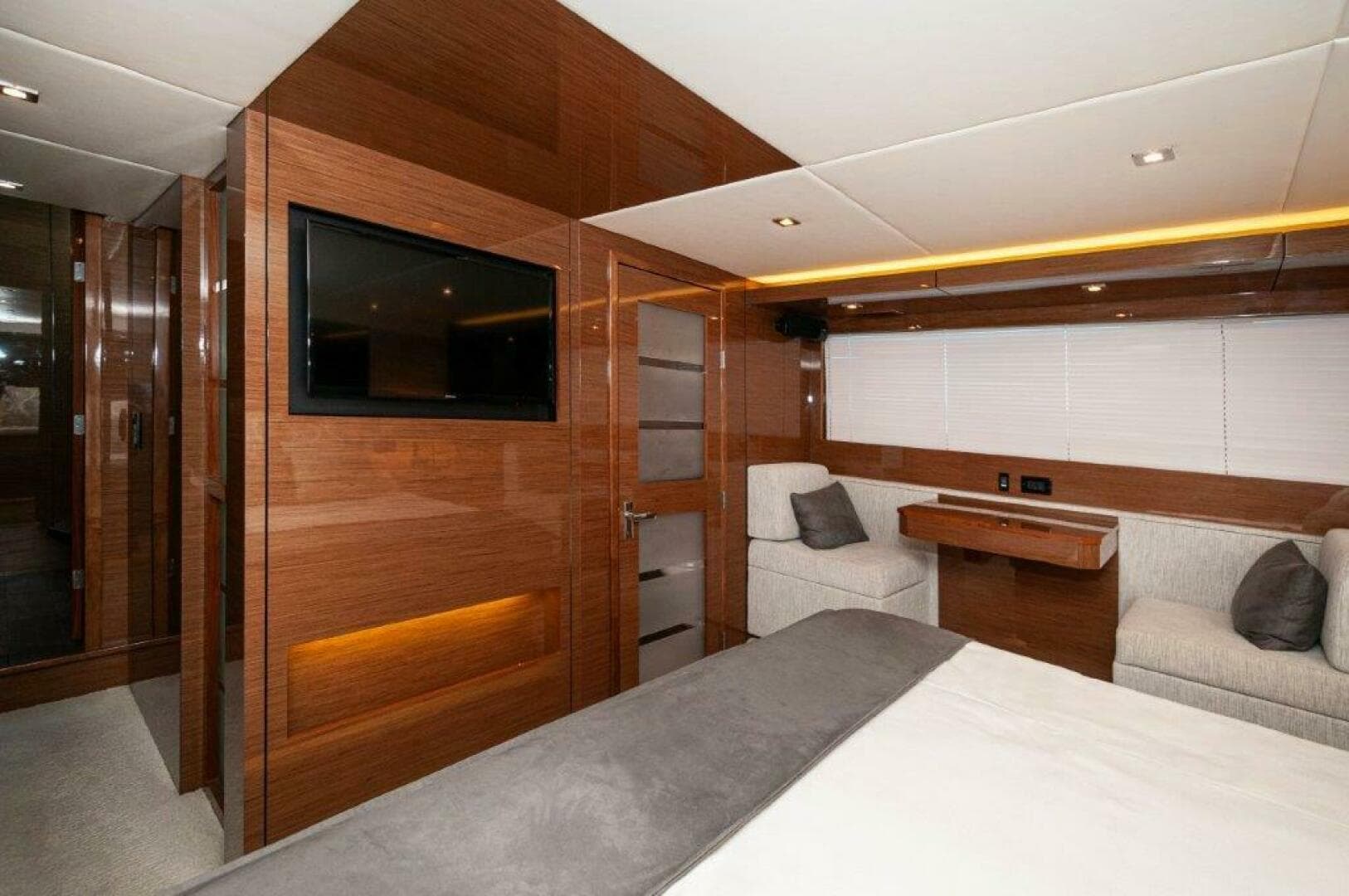 2020 Cruisers Yachts- HARPER BELL- Master SR 6