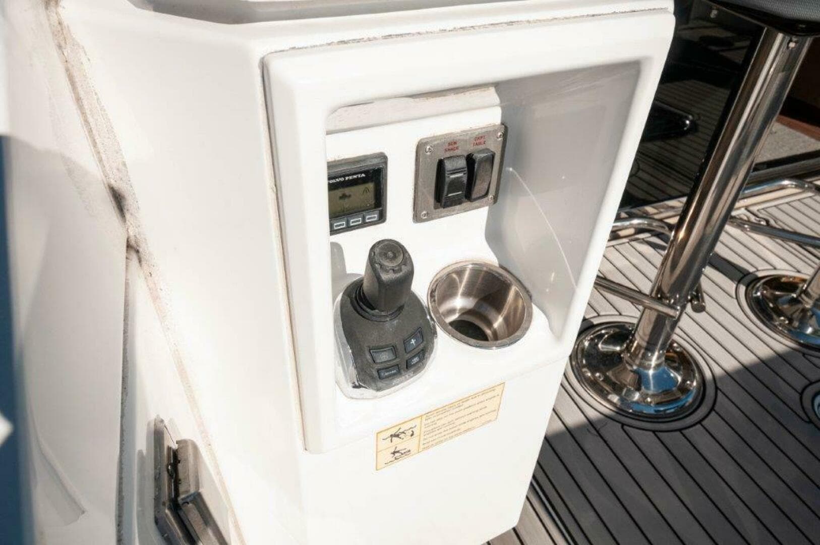 2020 Cruisers Yachts- HARPER BELL- Cockpit Controls