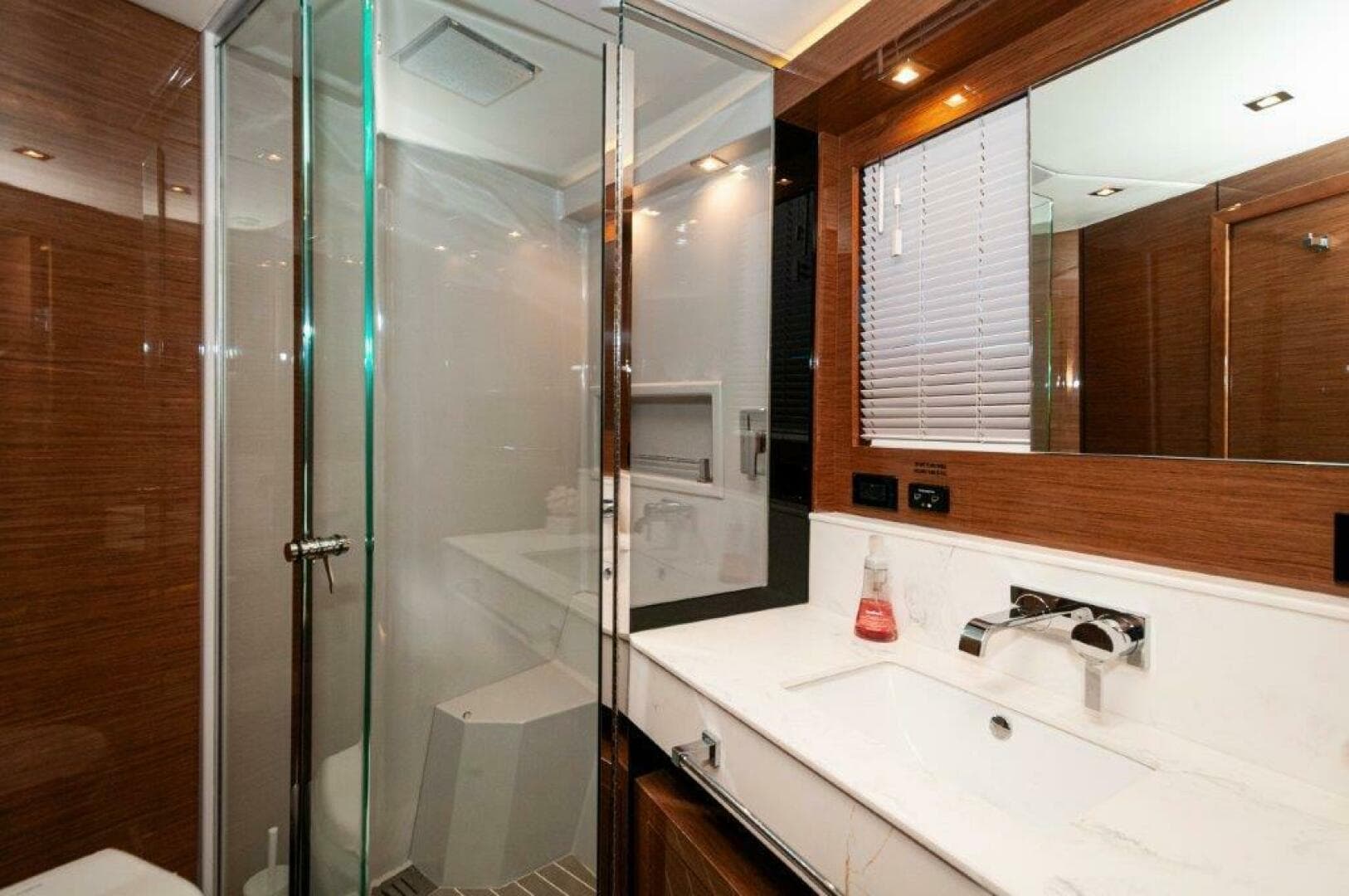 2020 Cruisers Yachts- HARPER BELL- VIP Head 2