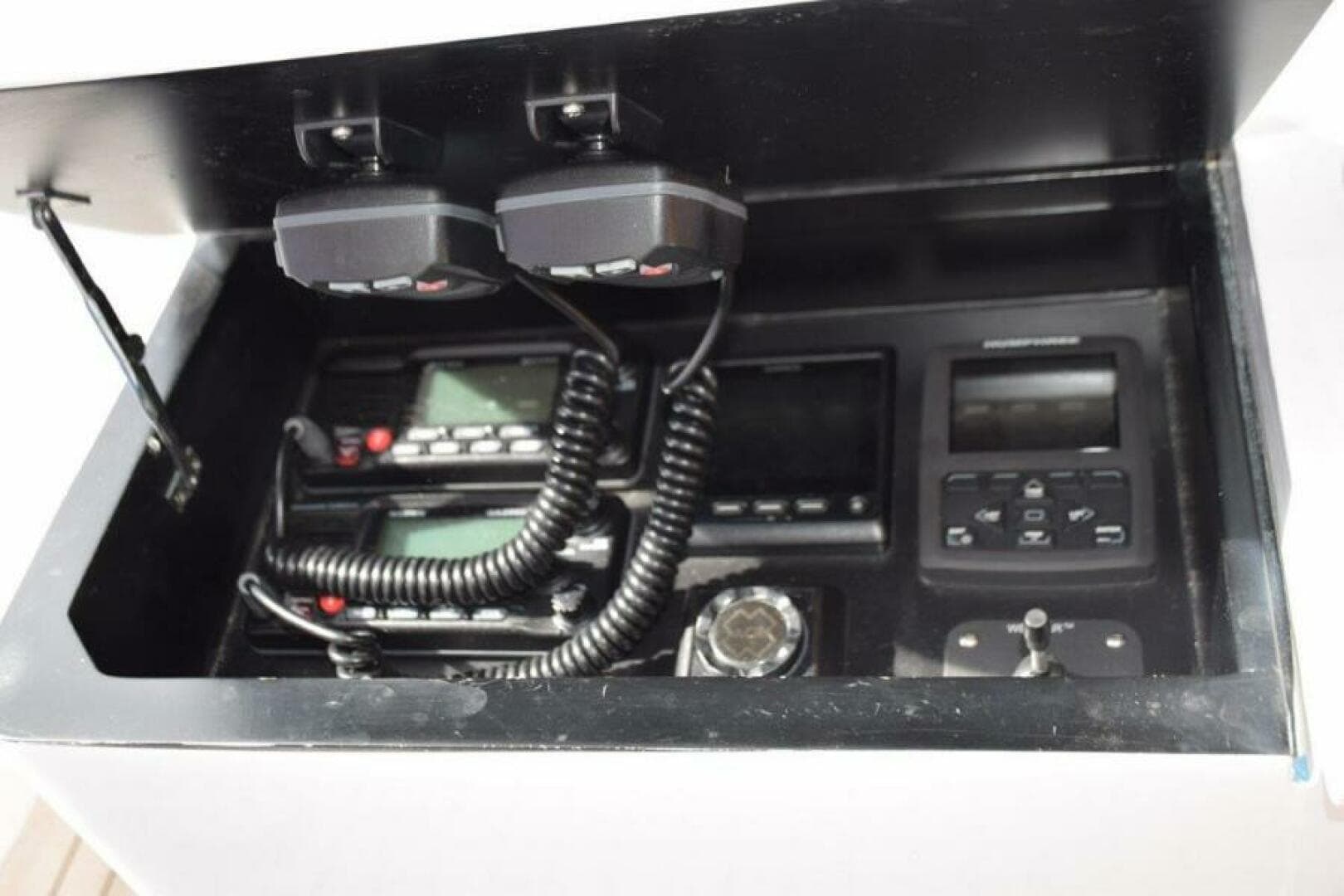 Thruster, Auto Tabs, Autopilot, Spotlight, VHF Radios