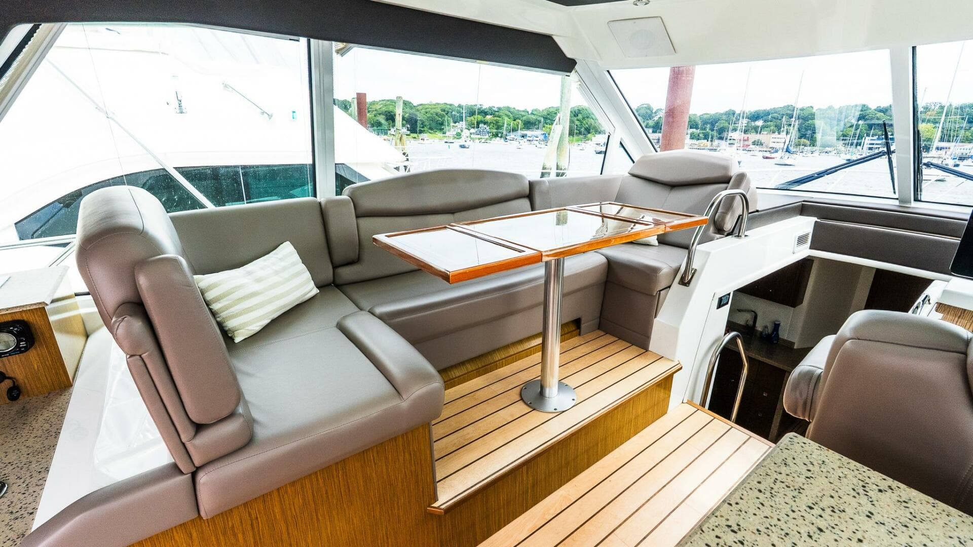 2013 Cruisers 48 Cantius