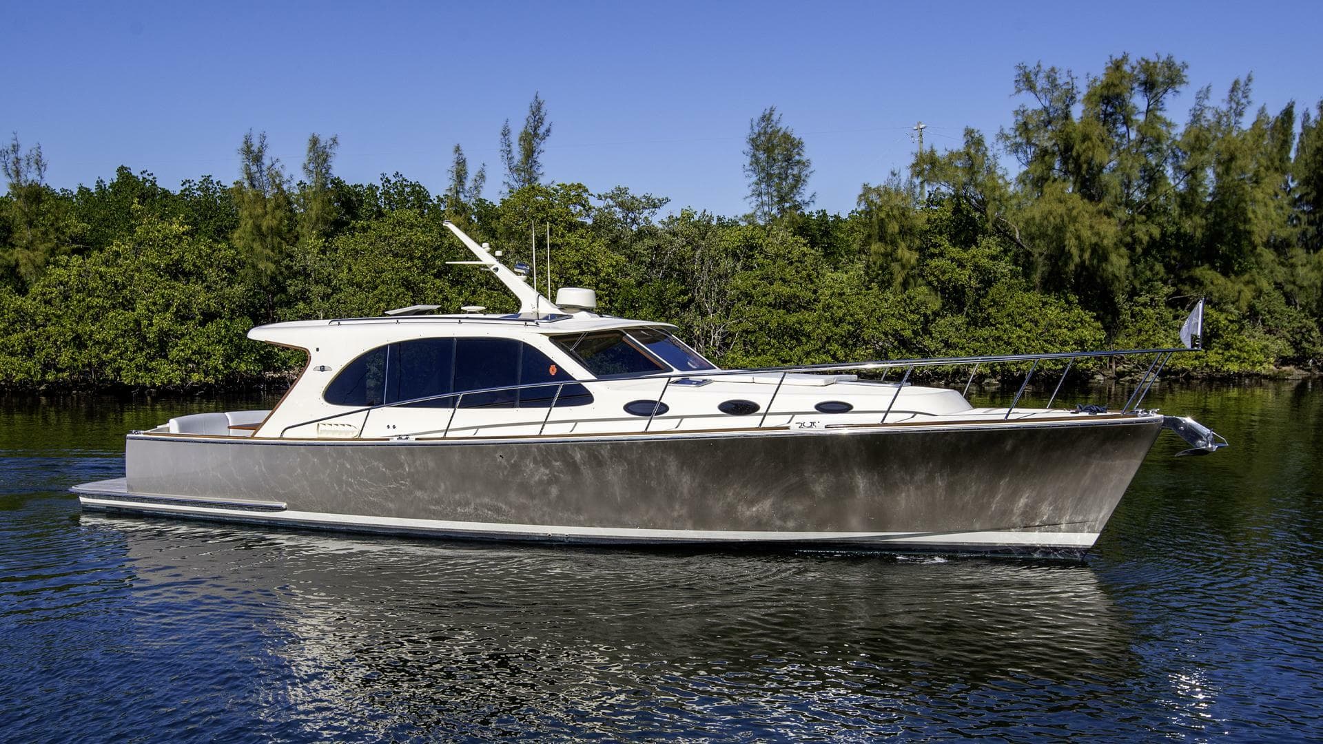 2017 Palm Beach Motor Yachts PB42