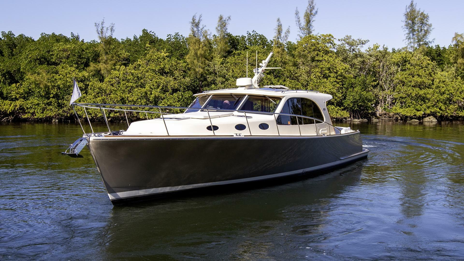 2017 Palm Beach Motor Yachts PB42