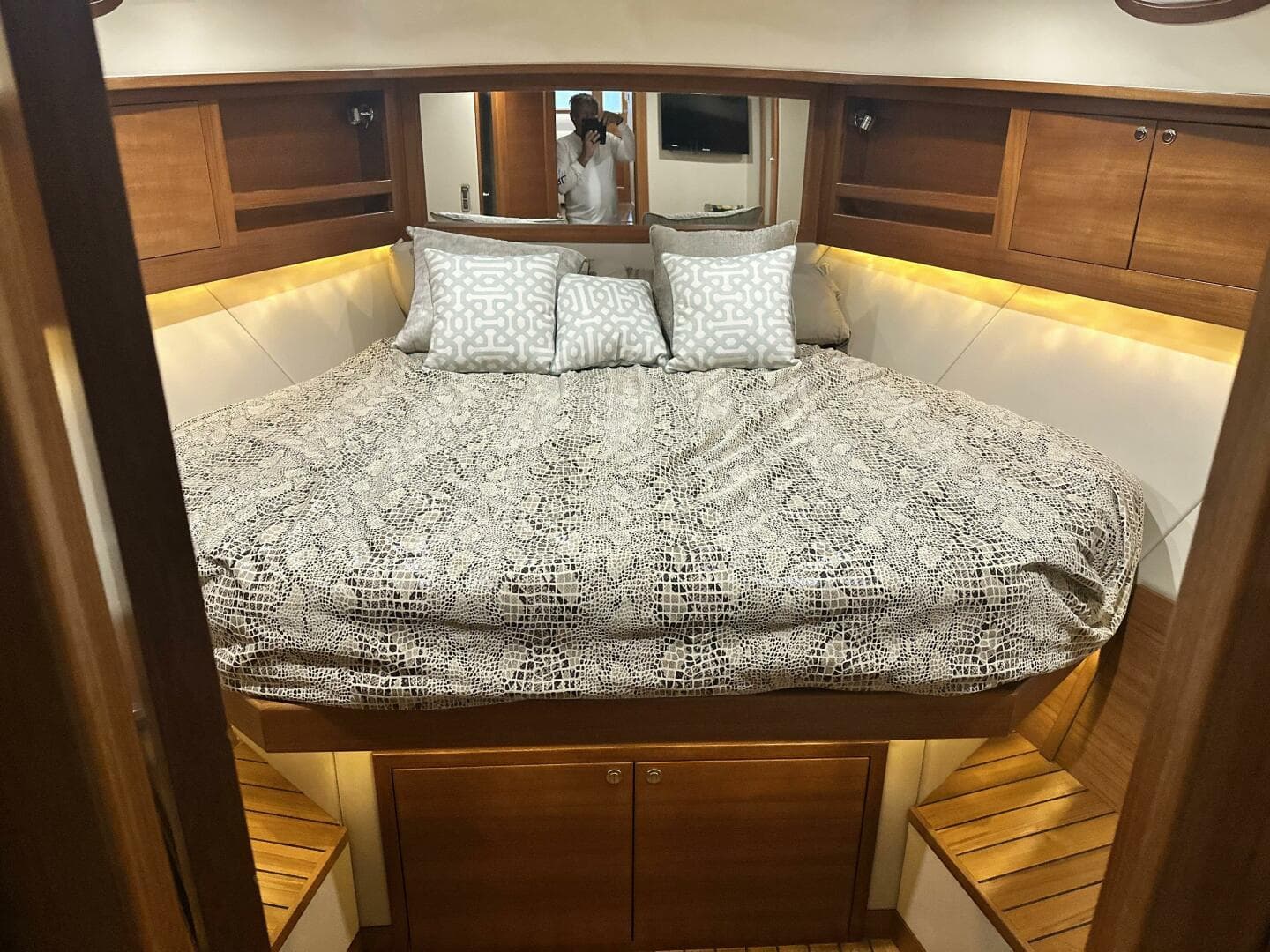 2017 Palm Beach Motor Yachts PB42