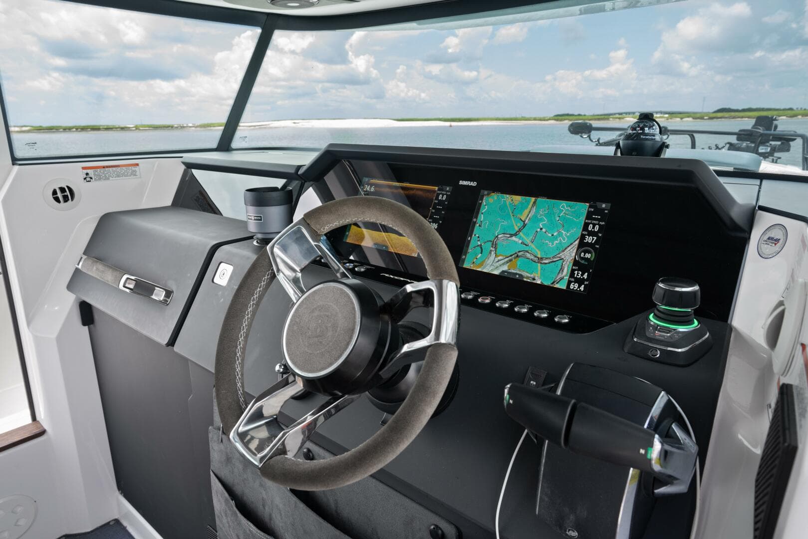 2023 Axopar 37XC Cross Cabin